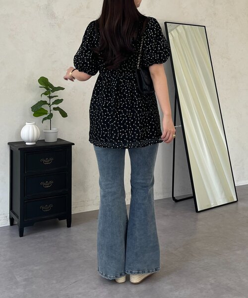 prose verse（プロズヴェール）の「フラワーチュールレースペプラムブラウス（シャツ/ブラウス・レディース・オフホワイト/ブラック・LARGE/MEDIUM）」の4枚目の写真