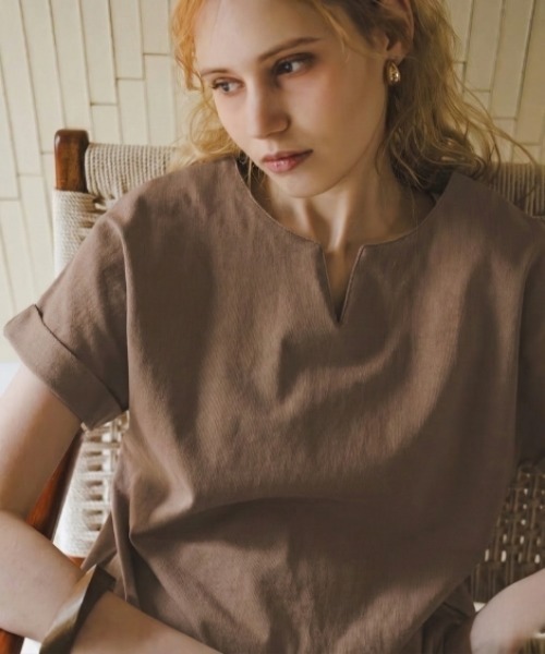 Maison INNESS(メゾンアイネス)の「綿100%バスクキーネックフレンチスリーブプルオーバー(Tシャツ/カットソー・レディース・モカ/チャコールグレー/ブラック・M/S/5L/4L/3L/LL/L)」の12枚目の写真