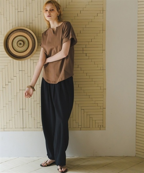 Maison INNESS(メゾンアイネス)の「綿100%バスクキーネックフレンチスリーブプルオーバー(Tシャツ/カットソー・レディース・モカ/チャコールグレー/ブラック・M/S/5L/4L/3L/LL/L)」の13枚目の写真