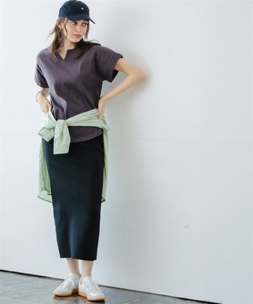 Maison INNESS(メゾンアイネス)の「綿100%バスクキーネックフレンチスリーブプルオーバー(Tシャツ/カットソー・レディース・モカ/チャコールグレー/ブラック・M/S/5L/4L/3L/LL/L)」の5枚目の写真