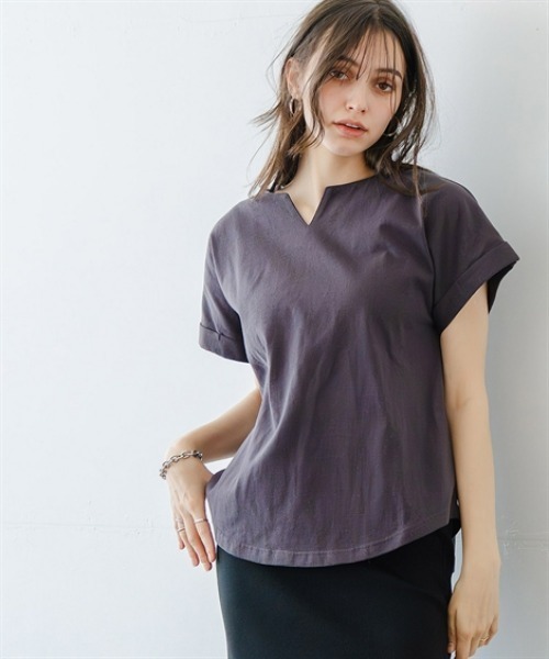 Maison INNESS(メゾンアイネス)の「綿100%バスクキーネックフレンチスリーブプルオーバー(Tシャツ/カットソー・レディース・モカ/チャコールグレー/ブラック・M/S/5L/4L/3L/LL/L)」の6枚目の写真