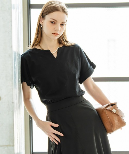 Maison INNESS(メゾンアイネス)の「綿100%バスクキーネックフレンチスリーブプルオーバー(Tシャツ/カットソー・レディース・モカ/チャコールグレー/ブラック・M/S/5L/4L/3L/LL/L)」の20枚目の写真