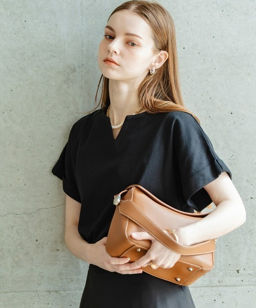 Maison INNESS(メゾンアイネス)の「綿100%バスクキーネックフレンチスリーブプルオーバー(Tシャツ/カットソー・レディース・モカ/チャコールグレー/ブラック・M/S/5L/4L/3L/LL/L)」の19枚目の写真