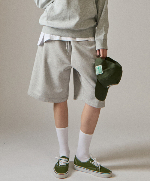 BASIC HOUSE(ベーシックハウス)の「UNI バミューダ ワイド ワンタック 特別綿 6部 ショートパンツ メランジグレー(その他パンツ・メンズ・ミックスグレー・30inch/34inch/36inch/28inch/32inch)」の1枚目の写真