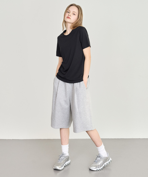 BASIC HOUSE(ベーシックハウス)の「UNI バミューダ ワイド ワンタック 特別綿 6部 ショートパンツ メランジグレー(その他パンツ・メンズ・ミックスグレー・30inch/34inch/36inch/28inch/32inch)」の2枚目の写真