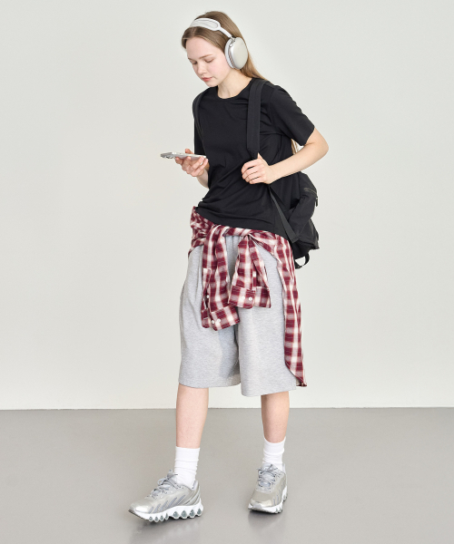 BASIC HOUSE(ベーシックハウス)の「UNI バミューダ ワイド ワンタック 特別綿 6部 ショートパンツ メランジグレー(その他パンツ・メンズ・ミックスグレー・30inch/34inch/36inch/28inch/32inch)」の4枚目の写真
