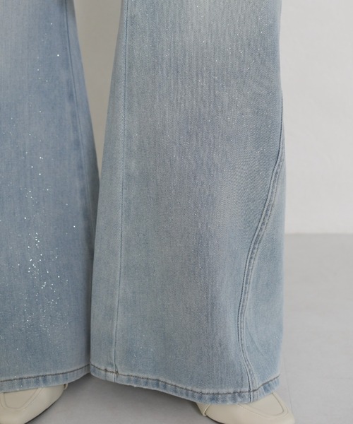 MISCH MASCH(ミッシュマッシュ)の「WEB限定 2026春夏新作 きらめきラメ入り美脚デニムパンツ(デニムパンツ・レディース・ブルー・M/S)」の7枚目の写真