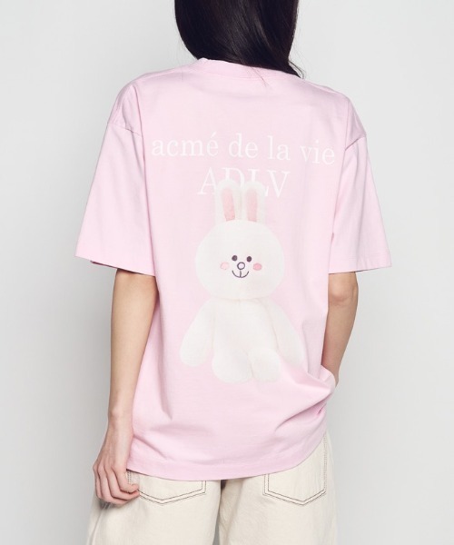 acme de la vie(アクメドラビ)の「【日本未発売/WEB限定】acme de la vie(アクメドラビ)/ラインフレンズ コラボ ベーシック ロゴ Tシャツ 半袖 クルーネック/BASIC LOGO WITH LINE FRIENDS SHORT SLEEVE T-SHIRT(Tシャツ/カットソー・レディース・ホワイト/ブラック/ライトピンク・M/L)」の3枚目の写真