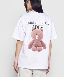 acme de la vie（アクメドラビ）の「【日本未発売/WEB限定】acme de la vie(アクメドラビ)/ラインフレンズ コラボ ベーシック ロゴ Tシャツ 半袖 クルーネック/BASIC LOGO WITH LINE FRIENDS SHORT SLEEVE T-SHIRT（Tシャツ/カットソー）」