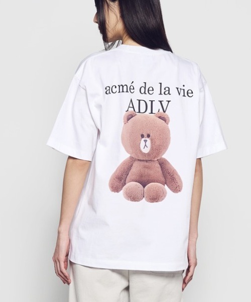 acme de la vie(アクメドラビ)の「【日本未発売/WEB限定】acme de la vie(アクメドラビ)/ラインフレンズ コラボ ベーシック ロゴ Tシャツ 半袖 クルーネック/BASIC LOGO WITH LINE FRIENDS SHORT SLEEVE T-SHIRT(Tシャツ/カットソー・レディース・ホワイト/ブラック/ライトピンク・M/L)」の2枚目の写真