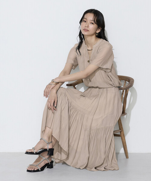 K.T KIYOKO TAKASE(キヨコタカセ)の「【セットアップ対応】カッセンシフォンオーガンジー アシンメトリーギャザースカート(スカート・レディース・ベージュ/チャコール/サックスブルー・11号/9号/7号)」の10枚目の写真
