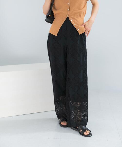 URBAN RESEARCH ROSSO WOMEN(アーバンリサーチ ロッソ)の「パネルレースストレートイージーパンツ(その他パンツ・レディース・ブラック/ホワイト・FREE)」の1枚目の写真