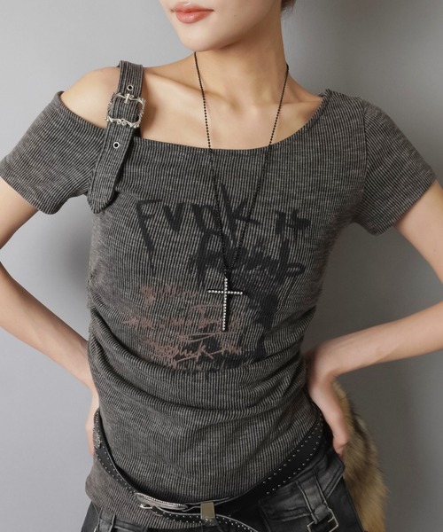 SPINNS(スピンズ)の「半袖オフショルカットソー/ベルト(Tシャツ/カットソー・レディース・ブラック/ホワイト/チャコール・ONESIZE)」の1枚目の写真