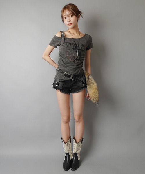 SPINNS(スピンズ)の「半袖オフショルカットソー/ベルト(Tシャツ/カットソー・レディース・ブラック/ホワイト/チャコール・ONESIZE)」の7枚目の写真