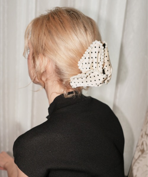 IMARI(イマリ)の「【 IMARI / イマリ 】 ドット 三角 ヘアクリップ(バレッタ/ヘアクリップ・レディース・ブラック/ホワイト・FREE)」の3枚目の写真