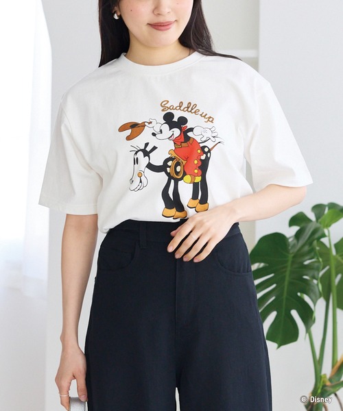 Disney(ディズニー)の「【Disney】別注 <ミッキー>ウエスタン フロッキーバックロゴTシャツ(Tシャツ/カットソー・レディース・オフホワイト/ブラック・LL/M/5L/4L/3L)」の1枚目の写真
