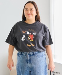 Disney（ディズニー）の「【Disney】別注 <ミッキー>ウエスタン フロッキーバックロゴTシャツ（Tシャツ/カットソー）」