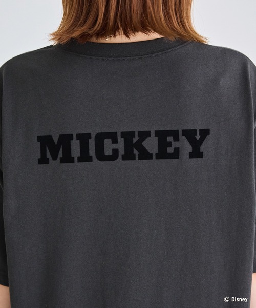 Disney(ディズニー)の「【Disney】別注 <ミッキー>ウエスタン フロッキーバックロゴTシャツ(Tシャツ/カットソー・レディース・オフホワイト/ブラック・LL/M/5L/4L/3L)」の15枚目の写真