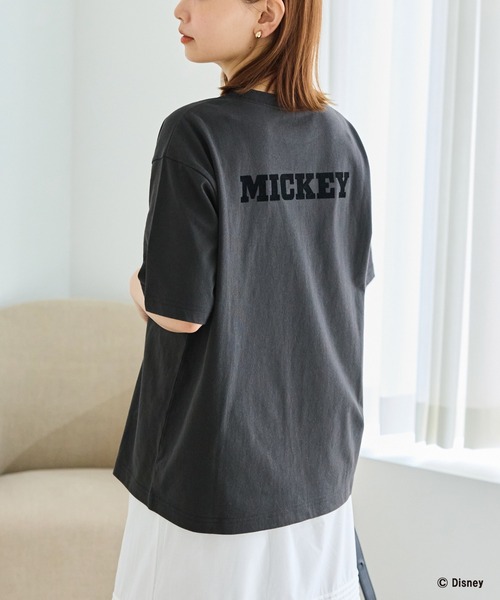 Disney(ディズニー)の「【Disney】別注 <ミッキー>ウエスタン フロッキーバックロゴTシャツ(Tシャツ/カットソー・レディース・オフホワイト/ブラック・LL/M/5L/4L/3L)」の6枚目の写真