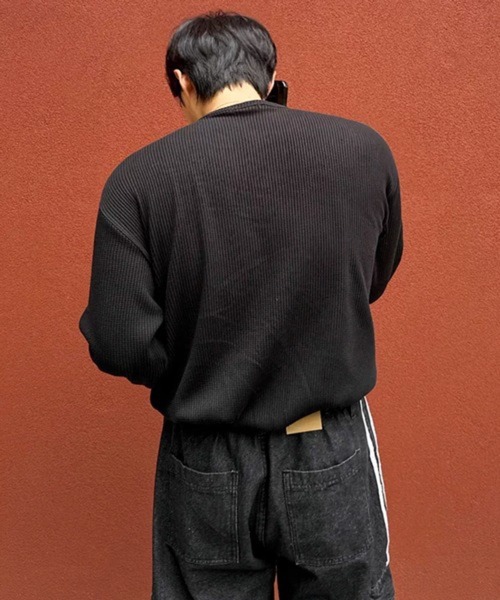 NOWLE(ノウル)の「【NOWLE】5ボタン サーマルテクスチャー リラックス ヘンリーネック 長袖Tシャツ(Tシャツ/カットソー・メンズ・ブラック/ホワイト/グレー・X-LARGE/SMALL/MEDIUM/LARGE)」の11枚目の写真