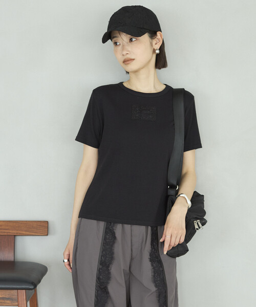 Firsthand(ファーストハンド)の「Firsthand/ファーストハンド レース アップリケ コットンモダールTシャツ(Tシャツ/カットソー・レディース・ブラック/オフホワイト/ネイビー・FREE)」の19枚目の写真