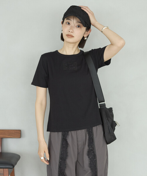 Firsthand(ファーストハンド)の「Firsthand/ファーストハンド レース アップリケ コットンモダールTシャツ(Tシャツ/カットソー・レディース・ブラック/オフホワイト/ネイビー・FREE)」の22枚目の写真