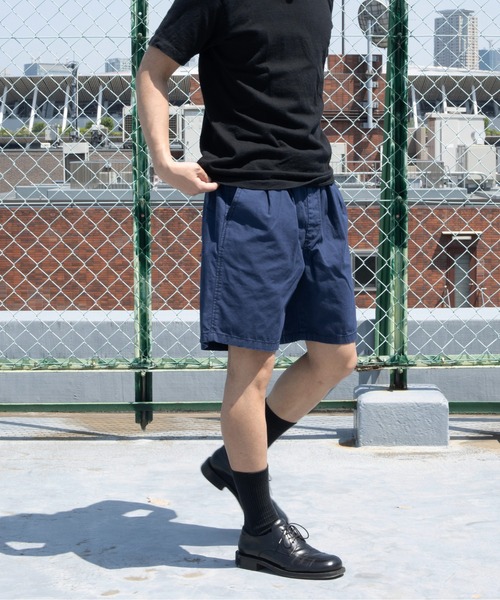 UNIVERSAL OVERALL(ユニバーサルオーバーオール)の「UNIVERSAL OVERALL / CHILLPAN SHORTS / ライトダックショーツ(その他パンツ・メンズ・ブラック/ネイビー/カーキ/ベージュ/パープル・L/M)」の4枚目の写真