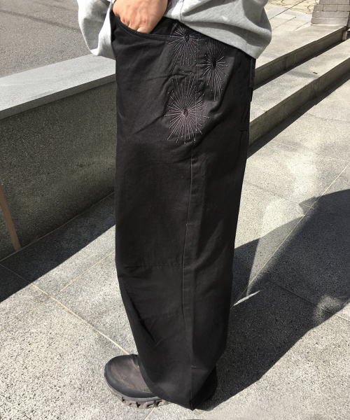 INTEMPOMOOD(インテンポムード)の「ファイヤーワークワイドパンツ_ブラック(その他パンツ・メンズ・ブラック・MEDIUM/LARGE/X-LARGE)」の1枚目の写真