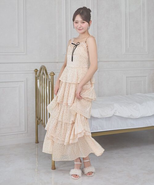 MAJESTIC LEGON（マジェスティックレゴン）の「ティアードフリルロングキャミワンピース（ワンピース・レディース・ベージュ系その他2/ブラック系その他/ホワイト系その他2・SMALL/MEDIUM）」の4枚目の写真