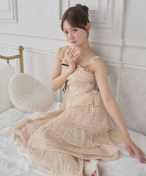 MAJESTIC LEGON（マジェスティックレゴン）の「ティアードフリルロングキャミワンピース（ワンピース・レディース・ベージュ系その他2/ブラック系その他/ホワイト系その他2・SMALL/MEDIUM）」の7枚目の写真