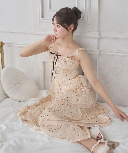 MAJESTIC LEGON（マジェスティックレゴン）の「ティアードフリルロングキャミワンピース（ワンピース・レディース・ベージュ系その他2/ブラック系その他/ホワイト系その他2・SMALL/MEDIUM）」の9枚目の写真