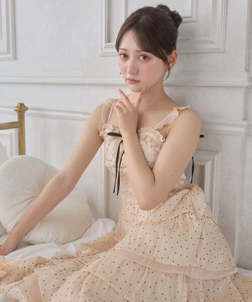 MAJESTIC LEGON（マジェスティックレゴン）の「ティアードフリルロングキャミワンピース（ワンピース・レディース・ベージュ系その他2/ブラック系その他/ホワイト系その他2・SMALL/MEDIUM）」の12枚目の写真