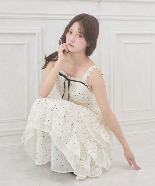 MAJESTIC LEGON（マジェスティックレゴン）の「ティアードフリルロングキャミワンピース（ワンピース・レディース・ベージュ系その他2/ブラック系その他/ホワイト系その他2・SMALL/MEDIUM）」の20枚目の写真