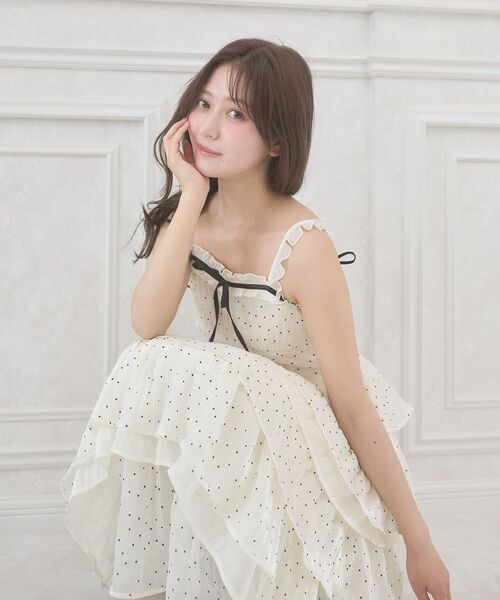 MAJESTIC LEGON（マジェスティックレゴン）の「ティアードフリルロングキャミワンピース（ワンピース・レディース・ベージュ系その他2/ブラック系その他/ホワイト系その他2・SMALL/MEDIUM）」の21枚目の写真