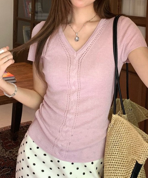 LUCPY(ラクピー)の「Vネックリブニットトップス(その他トップス・レディース・ベージュ/ピンク/ネイビー/ホワイト・SMALL/MEDIUM/LARGE)」の4枚目の写真