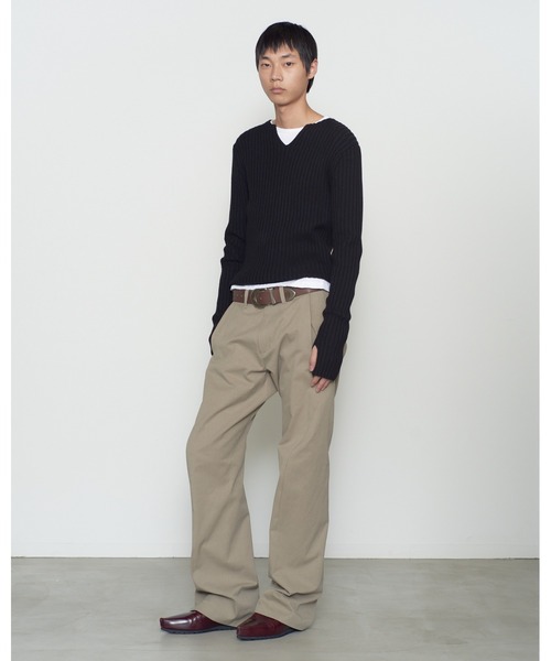 NVRFRGT(ネヴァーフォーゲット)の「3D TWISTED CHINO PANTS(チノパンツ・メンズ・ベージュ/ブラック・3/2/1)」の1枚目の写真