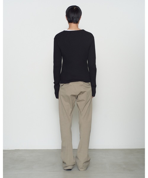 NVRFRGT(ネヴァーフォーゲット)の「3D TWISTED CHINO PANTS(チノパンツ・メンズ・ベージュ/ブラック・3/2/1)」の4枚目の写真