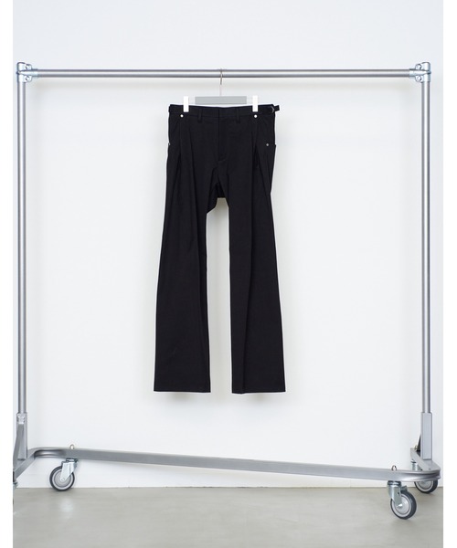 NVRFRGT(ネヴァーフォーゲット)の「3D TWISTED CHINO PANTS(チノパンツ・メンズ・ベージュ/ブラック・3/2/1)」の7枚目の写真
