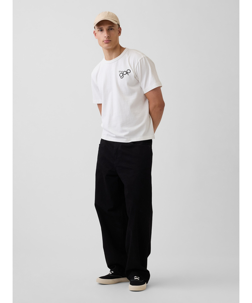 GAP(ギャップ)の「リラックスフィット GAPロゴTシャツ(Tシャツ/カットソー・メンズ・オフホワイト・L/XS/M/S/XL)」の2枚目の写真