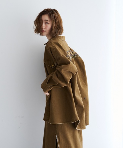 Editt by YECCA VECCA(エディットバイイェッカヴェッカ)の「コインフリンジオーバージャケット【セットアップ対応】(ブルゾン・レディース・キャメル・FREE)」の5枚目の写真