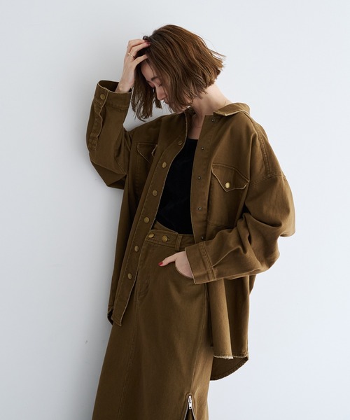Editt by YECCA VECCA(エディットバイイェッカヴェッカ)の「コインフリンジオーバージャケット【セットアップ対応】(ブルゾン・レディース・キャメル・FREE)」の4枚目の写真