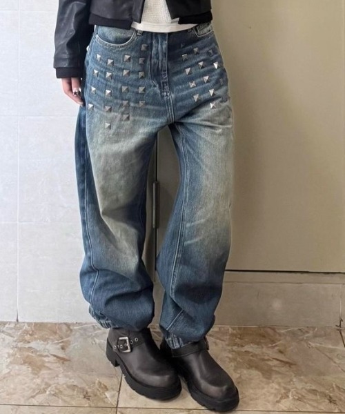 SHERU（シェル）の「三角リベット装飾ウォッシュブルーワイドデニム ハイウエストストリートバギーパンツ（デニムパンツ・レディース・ブルー・L/M/S）」の9枚目の写真