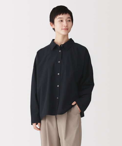 無印良品(ムジルシリョウヒン)の「婦人 まっすぐ仕立てた 長袖シャツ(シャツ/ブラウス・レディース・ホワイト/ブラック/ベージュ・S-M/L-XL)」の2枚目の写真