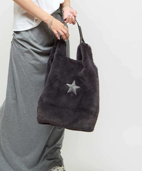 CONVERSE TOKYO(コンバーストウキョウ)の「2WAY ECO-FUR SHOPPING TOTE BAG(トートバッグ・レディース・ベージュ/グリーン/サックスブルー/ピンク/チャコールグレー・FREE)」の2枚目の写真
