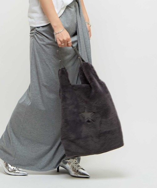 CONVERSE TOKYO(コンバーストウキョウ)の「2WAY ECO-FUR SHOPPING TOTE BAG(トートバッグ・レディース・ベージュ/グリーン/サックスブルー/ピンク/チャコールグレー・FREE)」の6枚目の写真