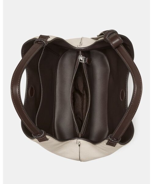 kate spade new york（ケイトスペード ニューヨーク）の「ループ キャリーオール バッグ（ショルダーバッグ・レディース・ベージュ・ONESIZE）」の5枚目の写真