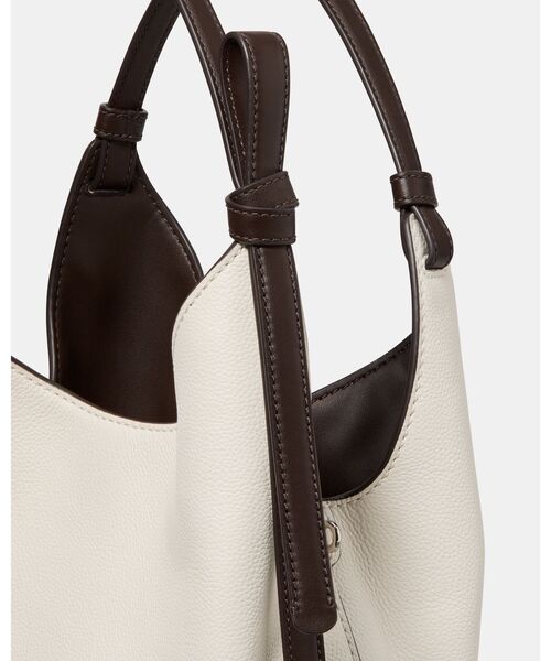kate spade new york（ケイトスペード ニューヨーク）の「ループ キャリーオール バッグ（ショルダーバッグ・レディース・ベージュ・ONESIZE）」の7枚目の写真