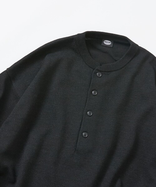 FREAK'S STORE(フリークスストア)の「限定展開 ディープ ヘンリーネック ニット(ニット/セーター・メンズ・ブラウン/アッシュグレー/ブラック・SMALL/MEDIUM/LARGE)」の6枚目の写真
