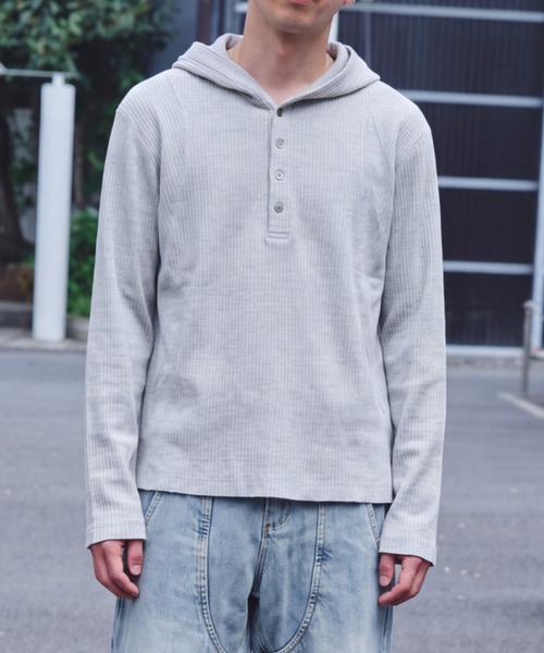CONZ(コンズ)の「hooded rib long sleeve tee(パーカー・メンズ・ブラック/ライトグレー・2/1/3)」の15枚目の写真