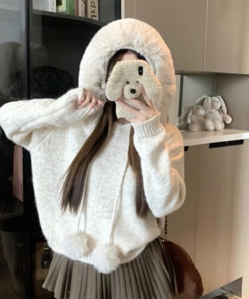 AVYL(アヴィル)の「ファーフードポンポンニットパーカー(ニット/セーター・レディース・ブラウン/ブラック/アイボリー・M)」の7枚目の写真